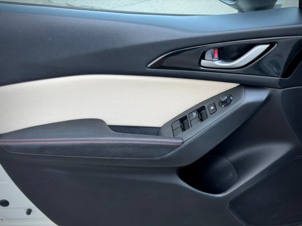 Mazda 3 III (BM) с пробегом 2014 года, цена 1 150 000 рублей, 182365 км, седан, Автокод Объявления