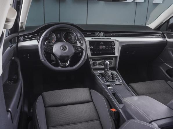 Volkswagen Passat B8 с пробегом 2017 года, цена 1 940 000 рублей, 247816 км, седан, Автокод Объявления