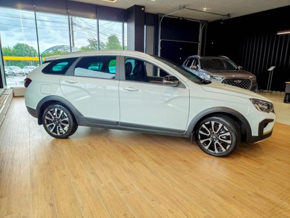 Lada (ВАЗ) Vesta I Рестайлинг (NG) с пробегом 2024 года, цена 1 481 800 рублей, 3686 км, универсал, Автокод Объявления