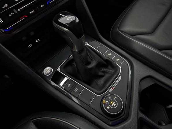 Volkswagen Tiguan II Рестайлинг с пробегом 2021 года, цена 3 635 000 рублей, 61133 км, внедорожник, Автокод Объявления