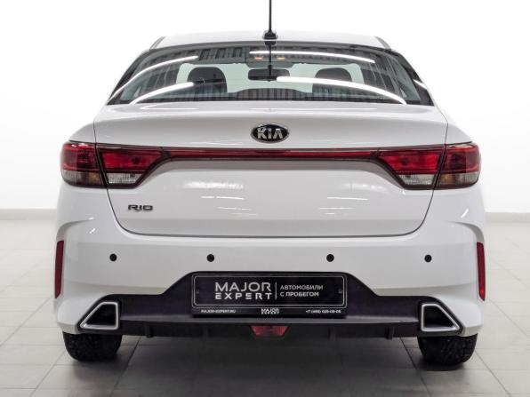 Kia Rio IV Рестайлинг с пробегом 2021 года, цена 1 640 000 рублей, 57227 км, седан, Автокод Объявления