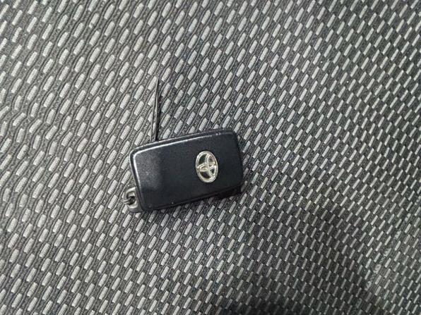 Toyota Prius III (XW30) с пробегом 2011 года, цена 1 100 000 рублей, 223000 км, лифтбек, Автокод Объявления