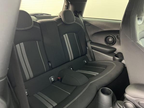 Mini Hatch III (F55/F56) Рестайлинг с пробегом 2020 года, цена 2 790 000 рублей, 54102 км, хэтчбек, Автокод Объявления