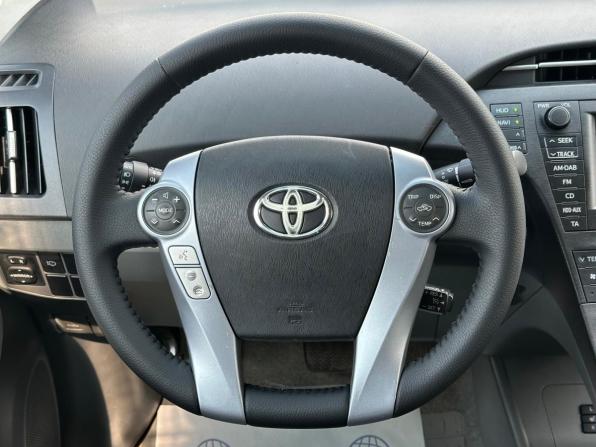 Toyota Prius III (XW30) с пробегом 2010 года, цена 1 030 000 рублей, 135000 км, лифтбек, Автокод Объявления