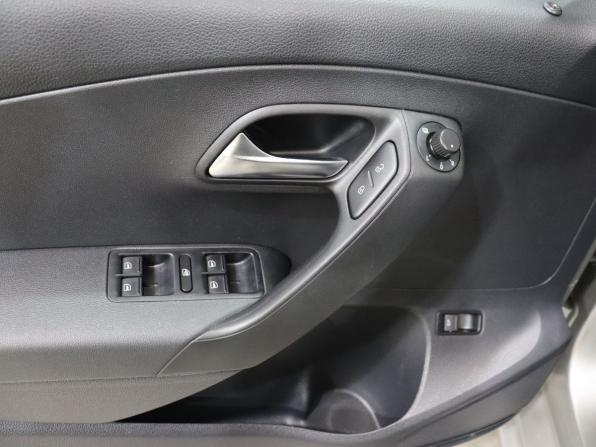 Volkswagen Polo V Рестайлинг с пробегом 2019 года, цена 1 329 000 рублей, 105022 км, седан, Автокод Объявления