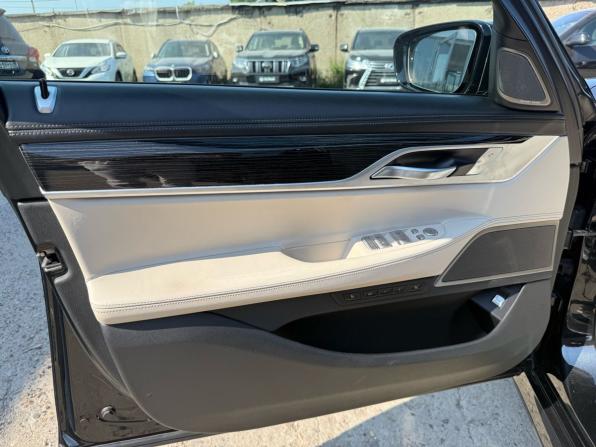 BMW 7 серии VI (G11/G12) Рестайлинг с пробегом 2019 года, цена 5 870 000 рублей, 139000 км, седан, Автокод Объявления