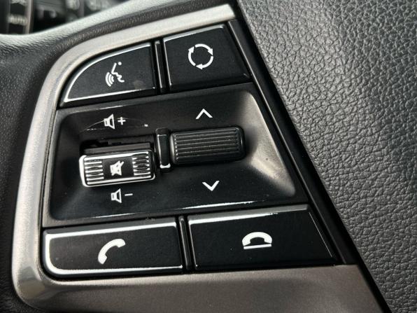Hyundai Solaris II с пробегом 2017 года, цена 1 180 000 рублей, 180000 км, седан, Автокод Объявления