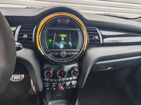 Mini Hatch III (F55/F56) Рестайлинг с пробегом 2021 года, цена 2 890 000 рублей, 70396 км, хэтчбек, Автокод Объявления