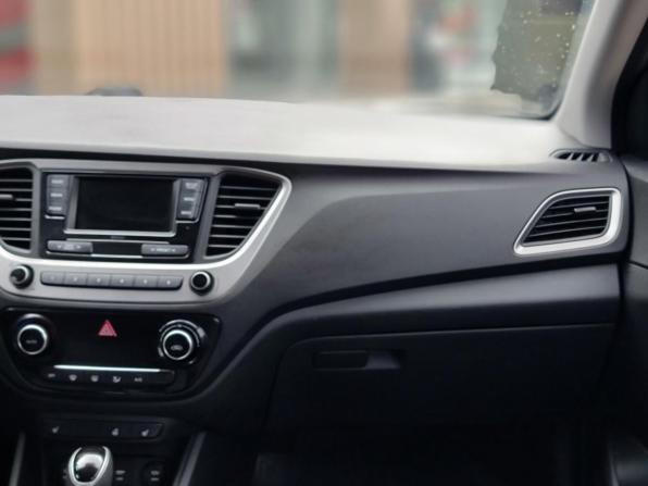 Hyundai Solaris II с пробегом 2017 года, цена 1 029 000 рублей, 150367 км, седан, Автокод Объявления