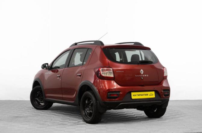 Renault Sandero II с пробегом 2018 года, цена 889 000 рублей, 170000 км, хэтчбек, Автокод Объявления