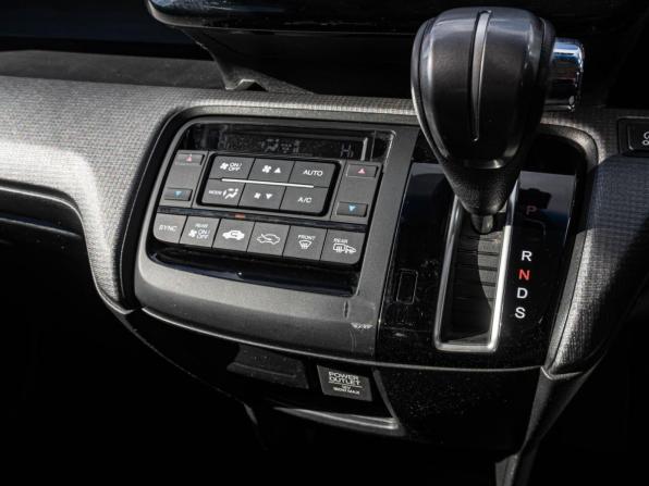 Honda Stepwgn V с пробегом 2017 года, цена 2 020 000 рублей, 91408 км, минивэн, Автокод Объявления