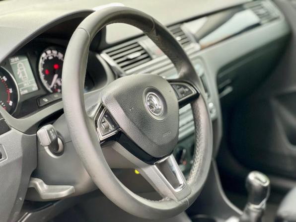 Skoda Rapid I с пробегом 2015 года, цена 1 099 000 рублей, 91296 км, лифтбек, Автокод Объявления