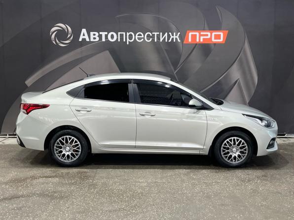 Hyundai Solaris II с пробегом 2019 года, цена 1 445 000 рублей, 70600 км, седан, Автокод Объявления