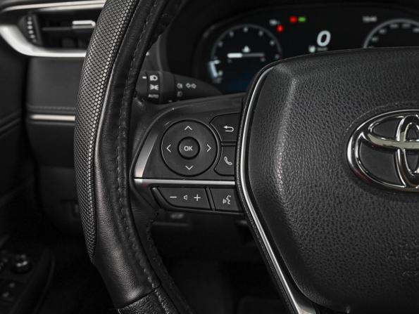 Toyota Venza II с пробегом 2023 года, цена 4 730 000 рублей, 34212 км, внедорожник, Автокод Объявления