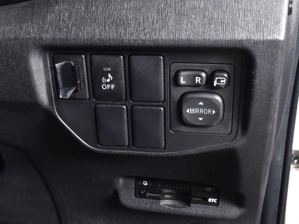 Toyota Prius III Рестайлинг (XW30) с пробегом 2014 года, цена 999 999 рублей, 117300 км, лифтбек, Автокод Объявления
