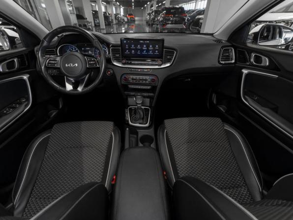 Kia Ceed III Рестайлинг с пробегом 2022 года, цена 2 390 000 рублей, 52479 км, хэтчбек, Автокод Объявления