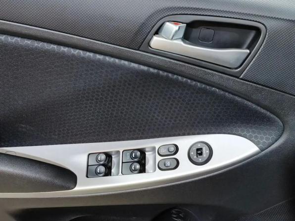 Hyundai Solaris I Рестайлинг с пробегом 2015 года, цена 1 120 000 рублей, 91333 км, хэтчбек, Автокод Объявления