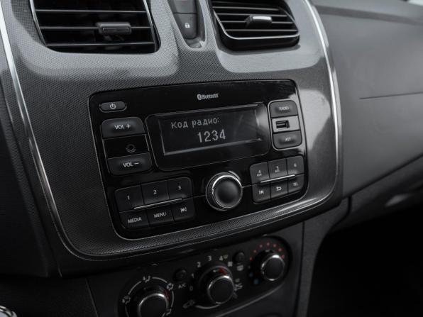 Renault Logan II Рестайлинг с пробегом 2019 года, цена 1 095 000 рублей, 84648 км, седан, Автокод Объявления