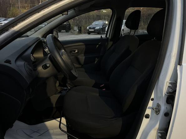 Renault Logan II с пробегом 2017 года, цена 499 000 рублей, 214000 км, седан, Автокод Объявления