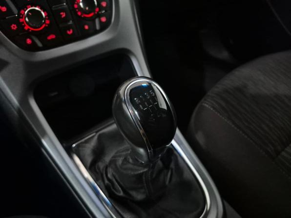 Opel Astra J Рестайлинг с пробегом 2013 года, цена 680 000 рублей, 202375 км, седан, Автокод Объявления