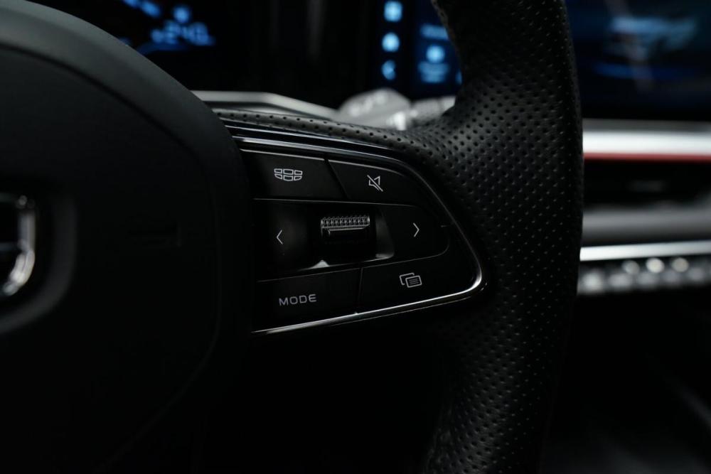 Geely Coolray I Рестайлинг Крым  - изображение 15