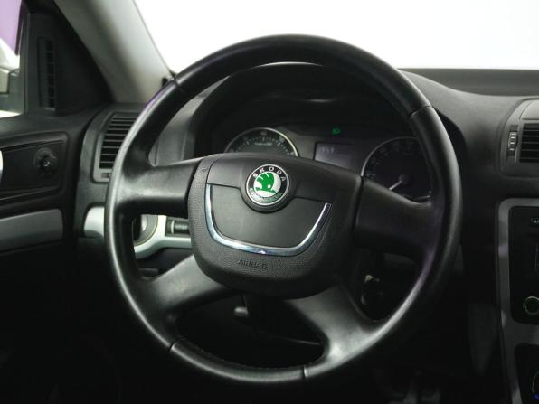 Skoda Octavia II (A5) Рестайлинг с пробегом 2010 года, цена 656 000 рублей, 294949 км, лифтбек, Автокод Объявления