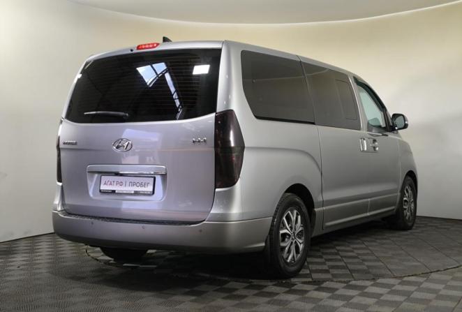 Hyundai H-1 II Рестайлинг 2 с пробегом 2018 года, цена 2 550 000 рублей, 200529 км, минивэн, Автокод Объявления