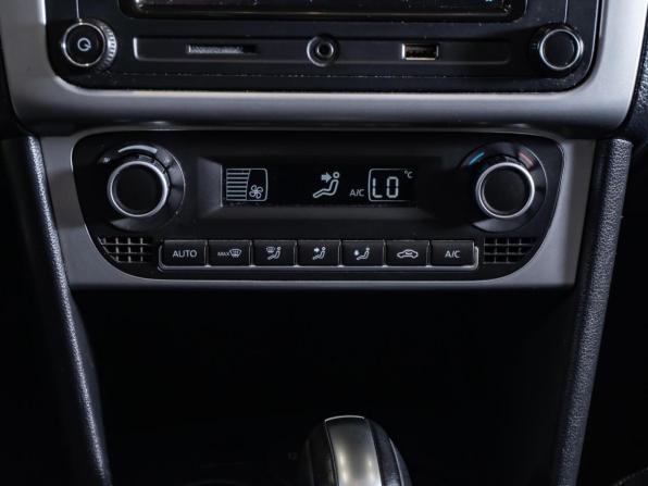 Volkswagen Polo V Рестайлинг с пробегом 2018 года, цена 1 560 000 рублей, 49383 км, седан, Автокод Объявления