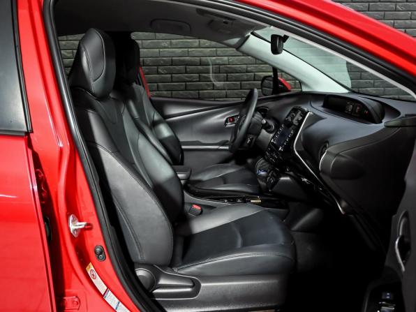 Toyota Prius IV Рестайлинг (XW50) с пробегом 2019 года, цена 2 420 000 рублей, 105441 км, лифтбек, Автокод Объявления