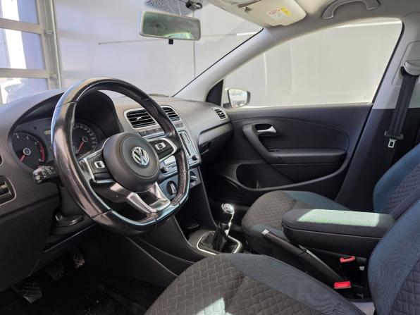 Volkswagen Polo V Рестайлинг с пробегом 2019 года, цена 879 000 рублей, 180000 км, седан, Автокод Объявления