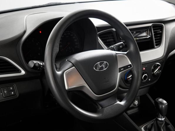 Hyundai Solaris II с пробегом 2017 года, цена 1 030 000 рублей, 129222 км, седан, Автокод Объявления