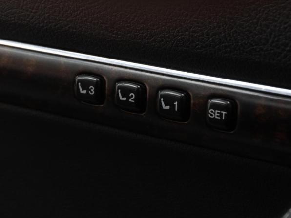 Toyota Land Cruiser 200 Series Рестайлинг 1 с пробегом 2012 года, цена 2 949 000 рублей, 385132 км, внедорожник, Автокод Объявления