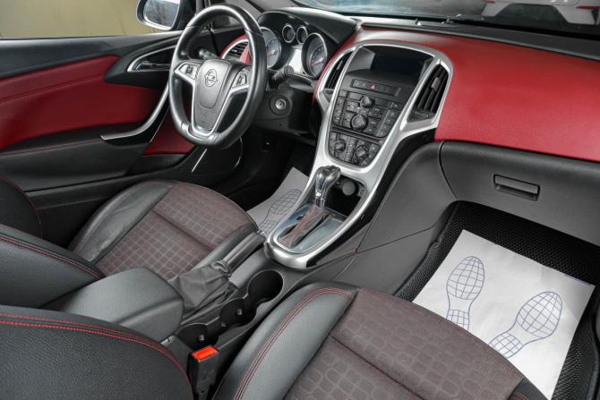 Opel Astra J Рестайлинг с пробегом 2013 года, цена 1 489 000 рублей, 69600 км, хэтчбек, Автокод Объявления