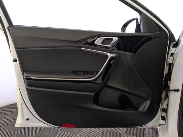 Kia Ceed III Рестайлинг с пробегом 2021 года, цена 2 100 000 рублей, 80578 км, универсал, Автокод Объявления
