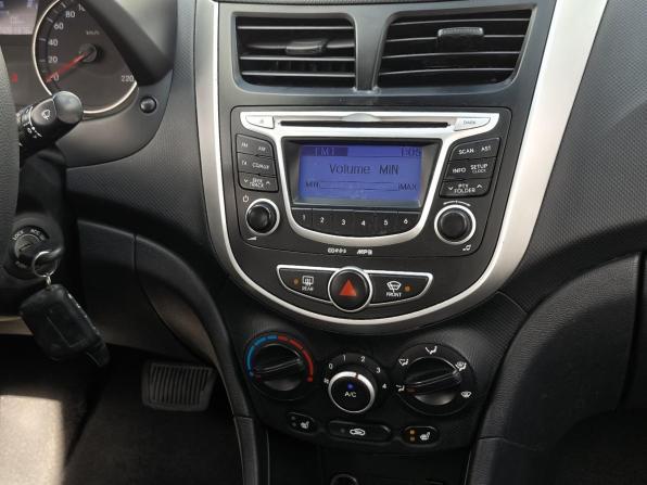 Hyundai Solaris I с пробегом 2012 года, цена 599 000 рублей, 281376 км, седан, Автокод Объявления