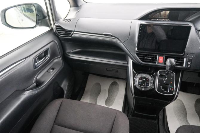 Toyota Esquire I с пробегом 2016 года, цена 2 429 000 рублей, 94535 км, минивэн, Автокод Объявления