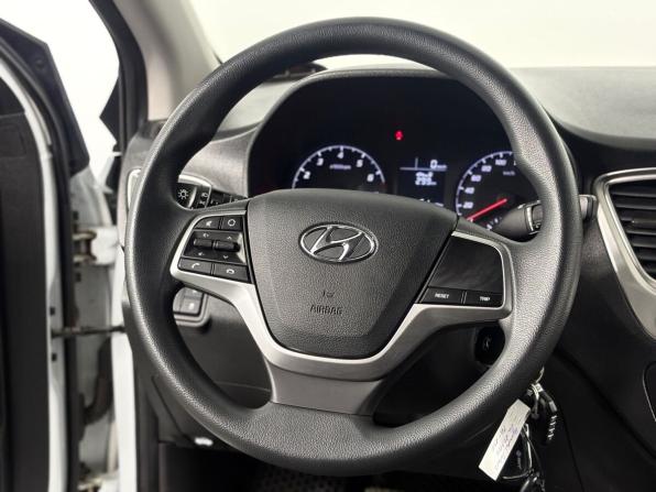 Hyundai Solaris II Рестайлинг с пробегом 2021 года, цена 1 310 000 рублей, 100049 км, седан, Автокод Объявления