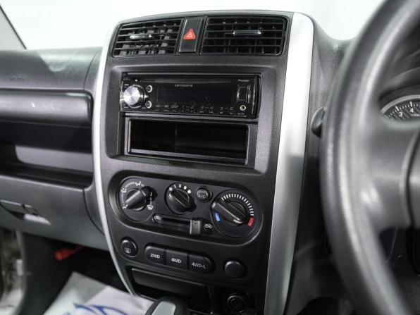 Suzuki Jimny III Рестайлинг 2 с пробегом 2017 года, цена 1 255 000 рублей, 72500 км, внедорожник, Автокод Объявления