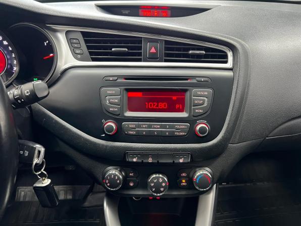 Kia Ceed II Рестайлинг с пробегом 2017 года, цена 1 399 000 рублей, 113333 км, хэтчбек, Автокод Объявления