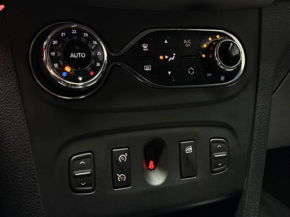 Renault Sandero II Рестайлинг с пробегом 2018 года, цена 1 069 000 рублей, 100773 км, хэтчбек, Автокод Объявления