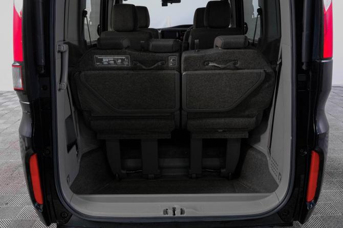 Honda Stepwgn V с пробегом 2015 года, цена 1 639 000 рублей, 180000 км, минивэн, Автокод Объявления