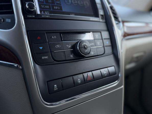 Jeep Grand Cherokee IV (WK2) с пробегом 2012 года, цена 1 689 000 рублей, 174899 км, внедорожник, Автокод Объявления