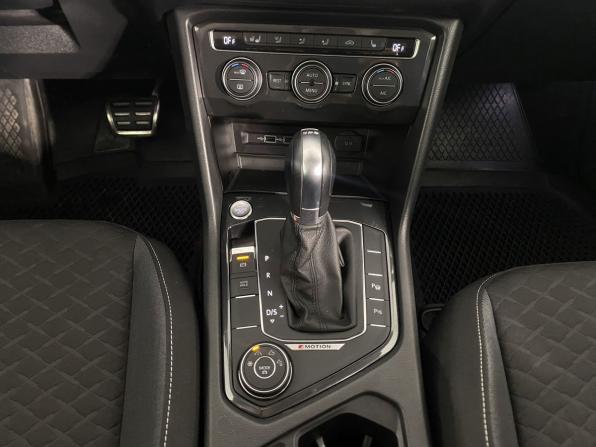 Volkswagen Tiguan II с пробегом 2018 года, цена 2 780 000 рублей, 52780 км, внедорожник, Автокод Объявления