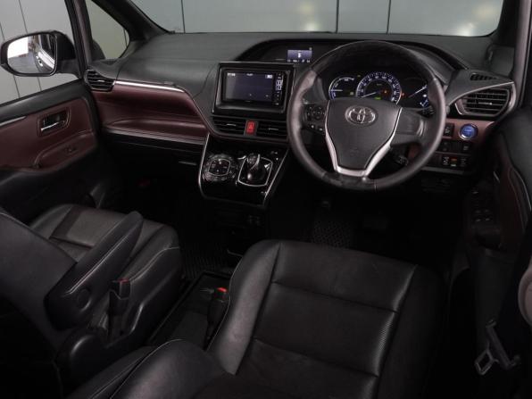 Toyota Esquire I с пробегом 2016 года, цена 2 335 000 рублей, 130174 км, минивэн, Автокод Объявления