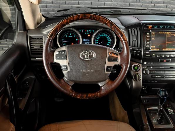 Toyota Land Cruiser 200 Series с пробегом 2011 года, цена 3 250 000 рублей, 376581 км, внедорожник, Автокод Объявления