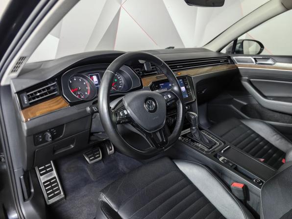Volkswagen Passat B8 с пробегом 2018 года, цена 2 375 000 рублей, 175453 км, универсал, Автокод Объявления