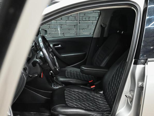 Volkswagen Polo V Рестайлинг с пробегом 2019 года, цена 1 000 000 рублей, 145295 км, седан, Автокод Объявления