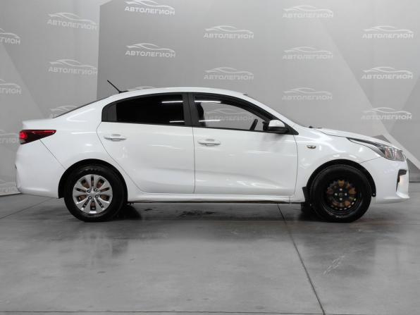 Kia Rio IV Рестайлинг с пробегом 2020 года, цена 860 000 рублей, 149000 км, седан, Автокод Объявления