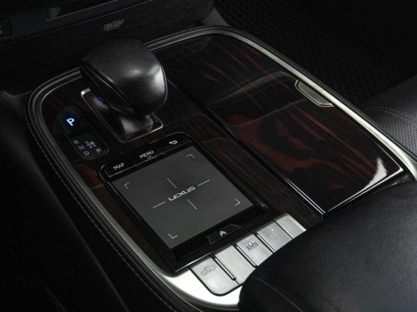 Lexus LS V с пробегом 2018 года, цена 5 300 000 рублей, 268568 км, седан, Автокод Объявления