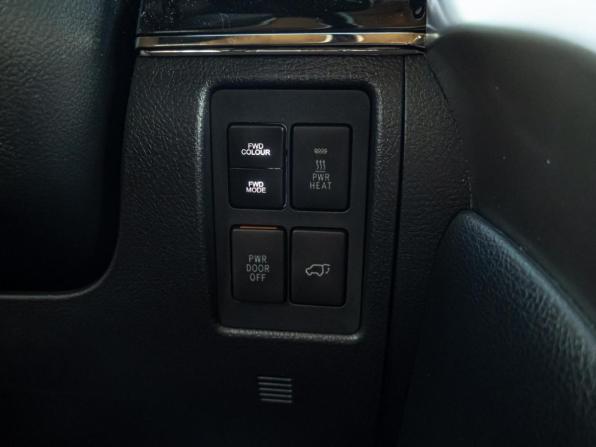 Toyota Land Cruiser 200 Series Рестайлинг 1 с пробегом 2014 года, цена 3 970 000 рублей, 330983 км, внедорожник, Автокод Объявления